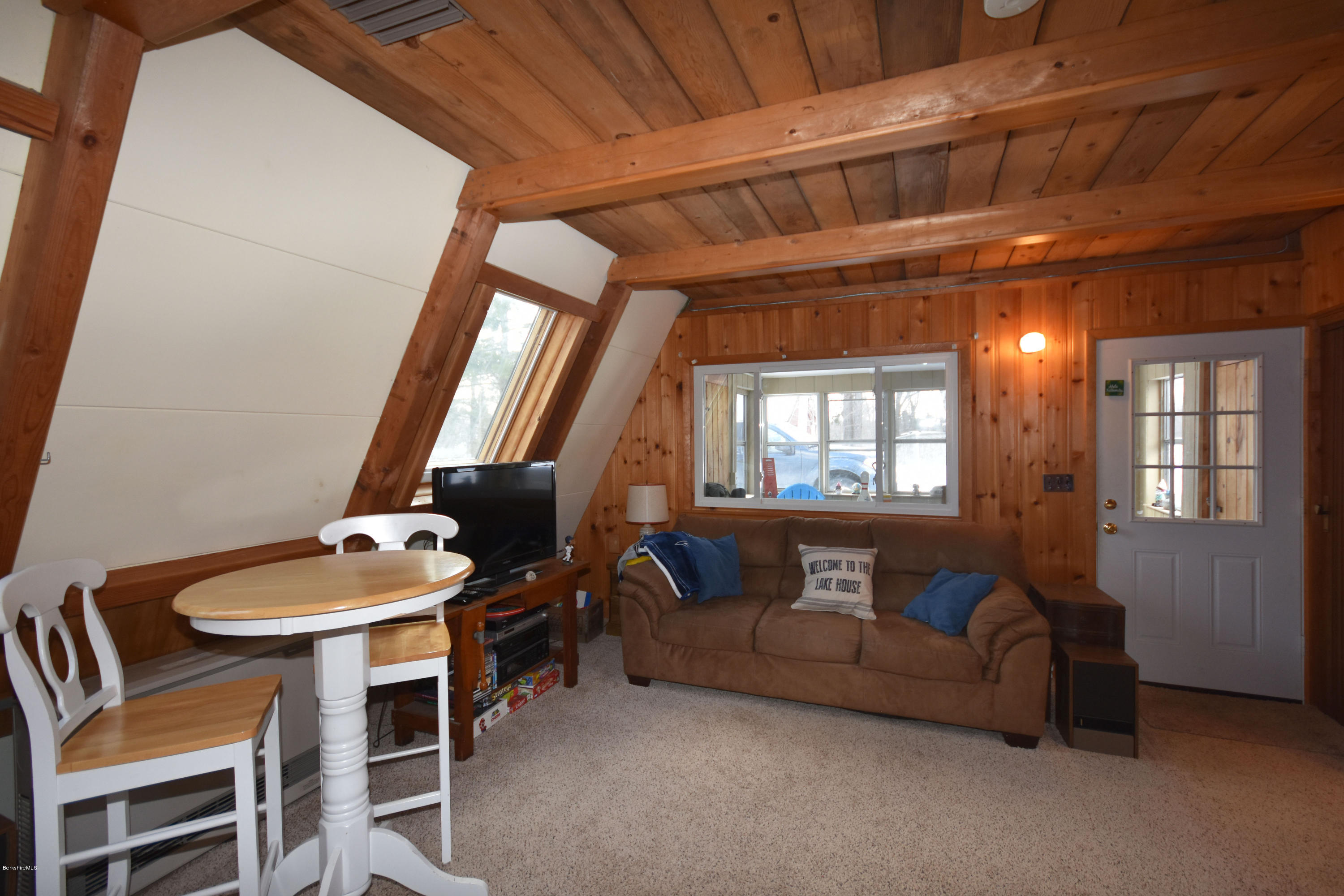 104 Franklin Road Hinsdale, MA 01235 - Photo 8 of 26 Living Room