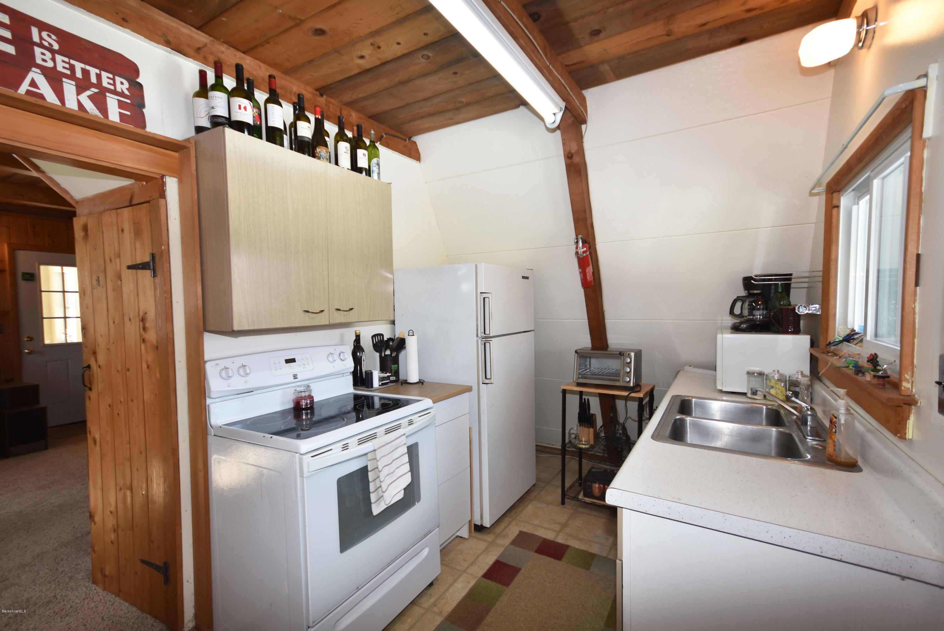 104 Franklin Road Hinsdale, MA 01235 - Photo 9 of 26 Kitchen