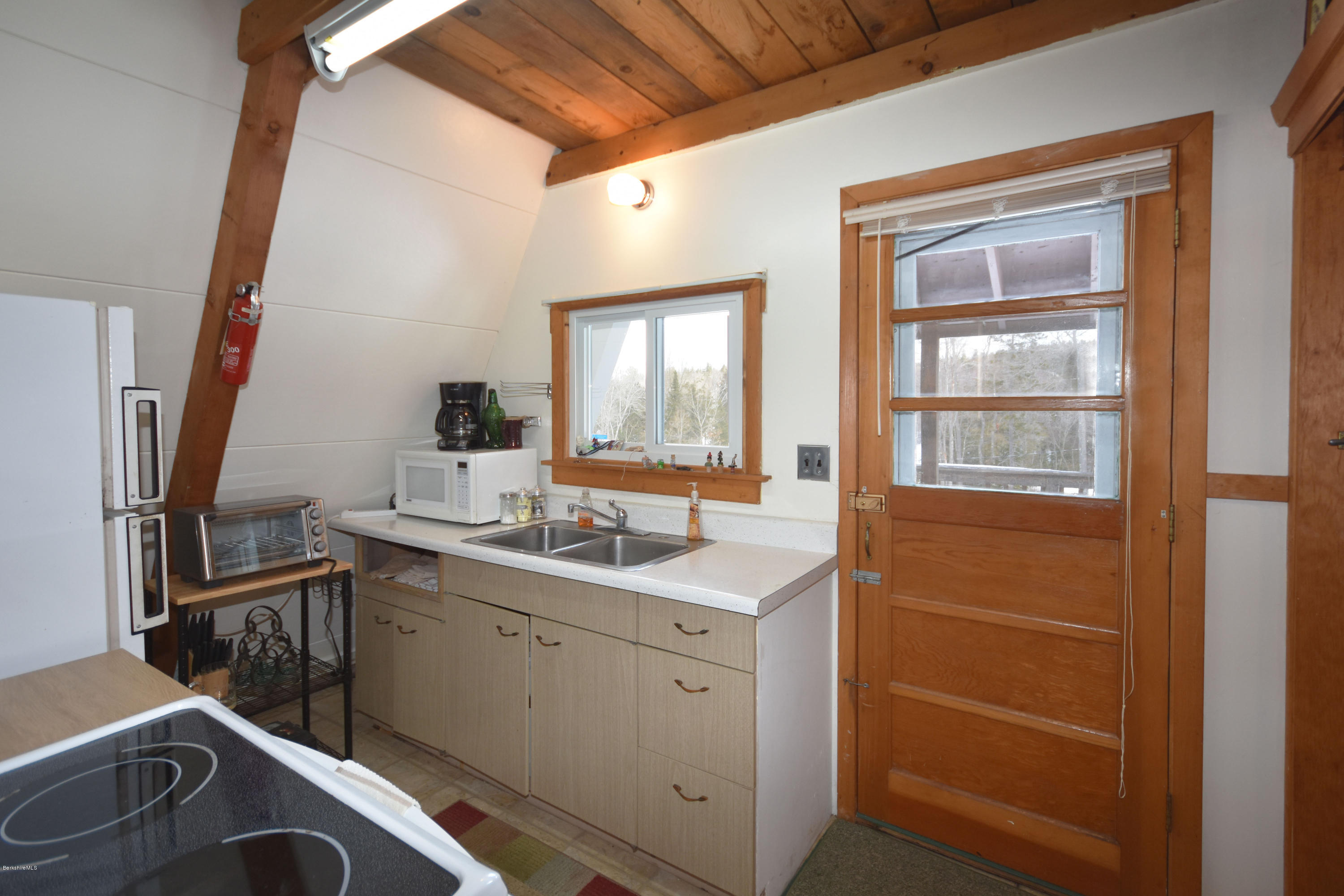 104 Franklin Road Hinsdale, MA 01235 - Photo 10 of 26 Kitchen