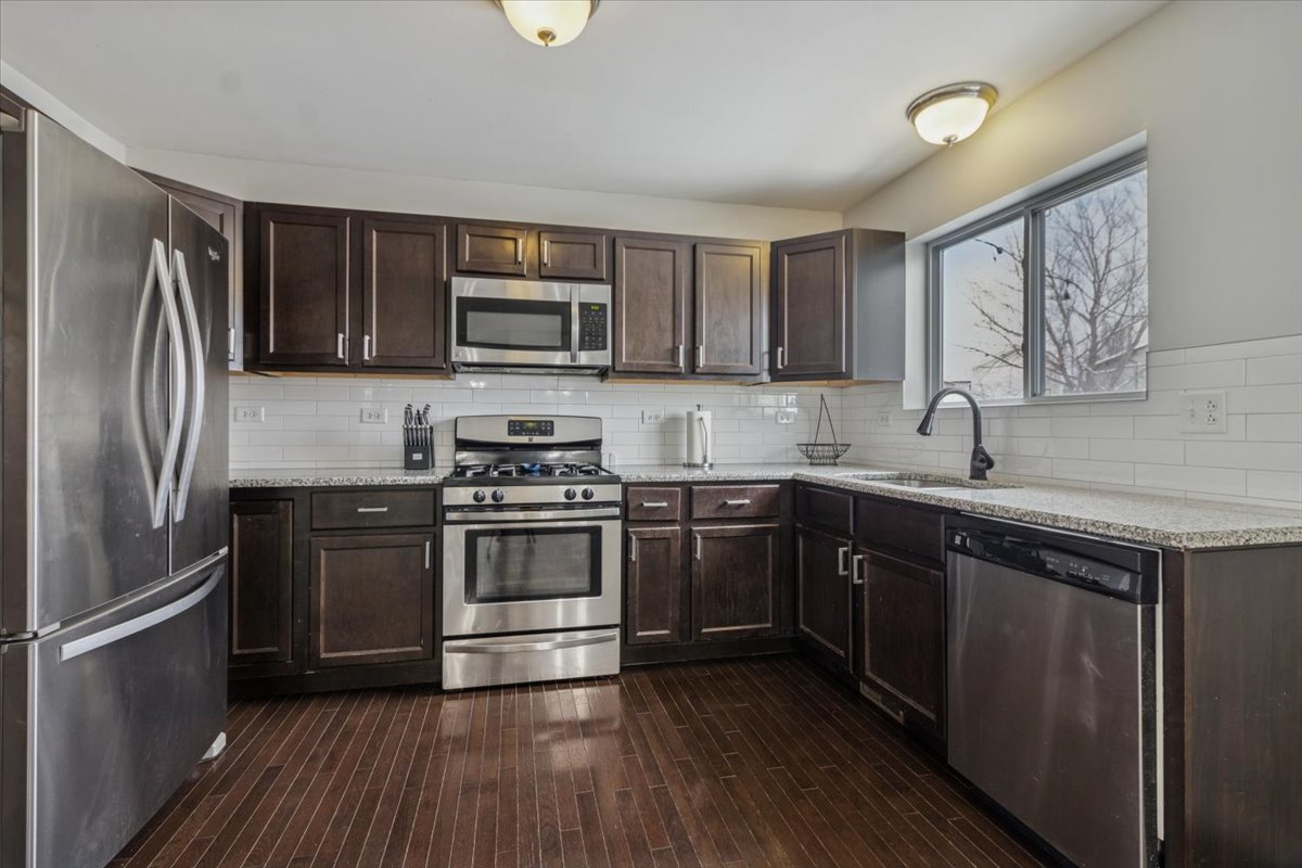 1112 Kim Court Joliet, IL 60431 - Photo 6 of 36