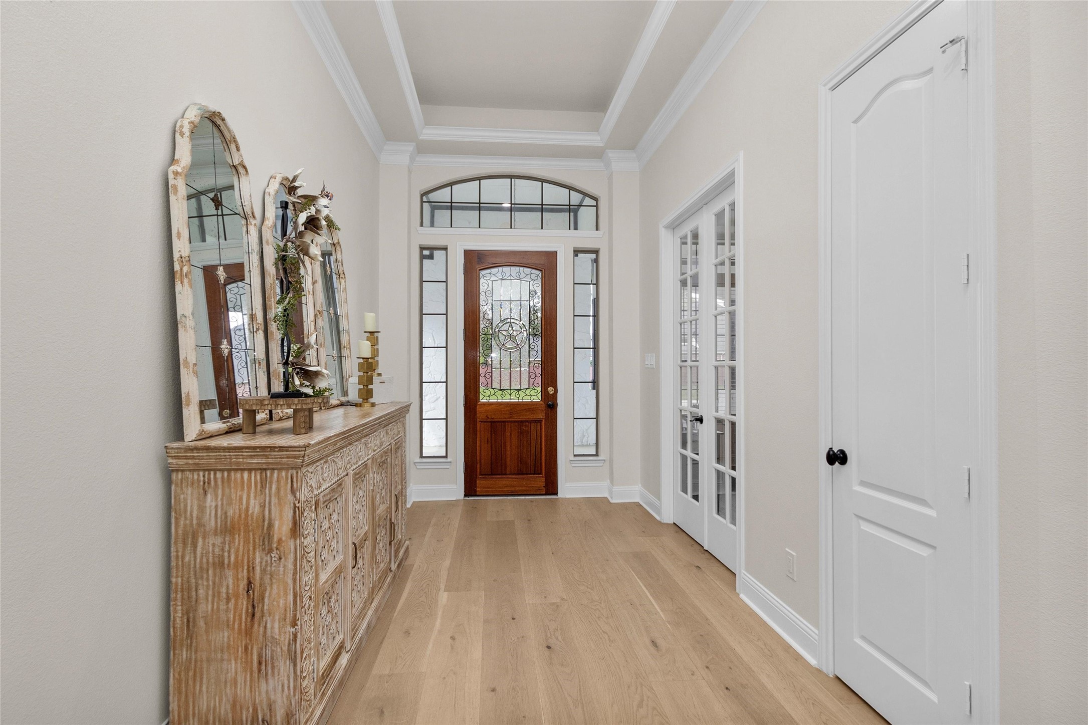 10004 Summer Ridge Lane Conroe, TX 77302 - Photo 8 of 50 a view of a hallway with wooden floor
