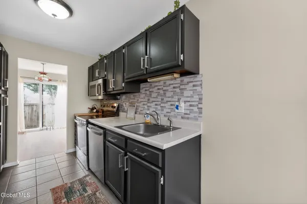$274,800 | 305 Huntington Court, East Greenbush, NY 12061