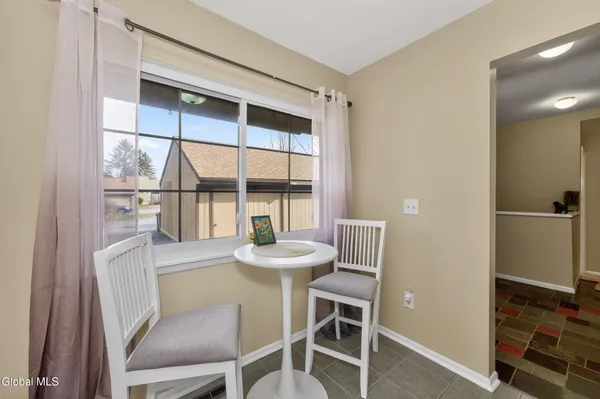$274,800 | 305 Huntington Court, East Greenbush, NY 12061