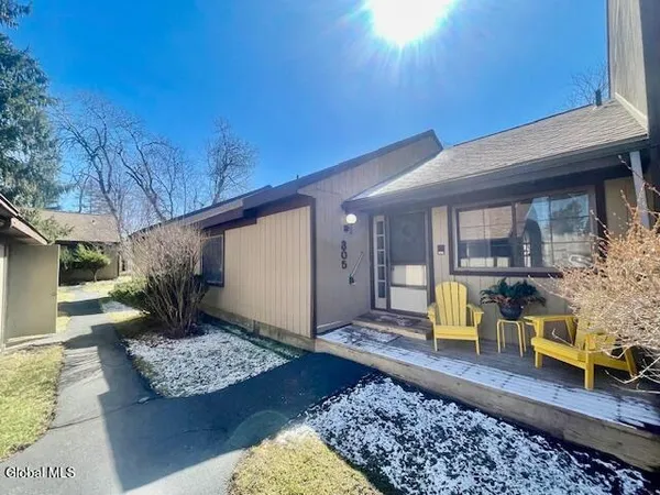 $274,800 | 305 Huntington Court, East Greenbush, NY 12061