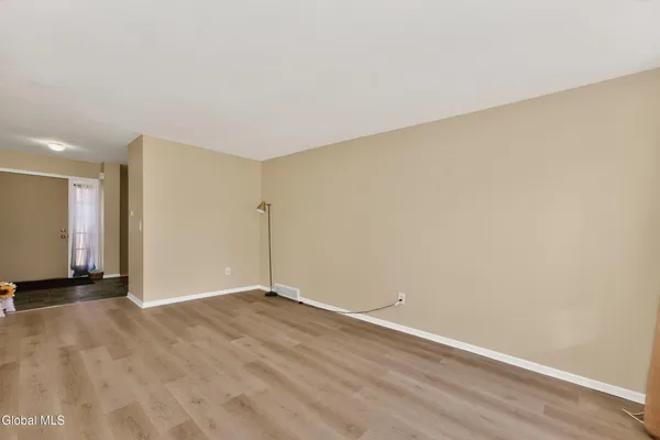 $274,800 | 305 Huntington Court, East Greenbush, NY 12061