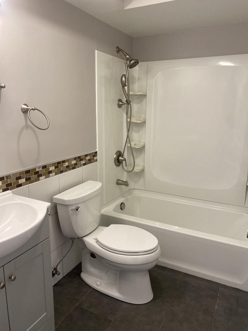 880 South Plum Grove Road, Unit 210 Palatine, IL 60067 - Photo 6 of 9