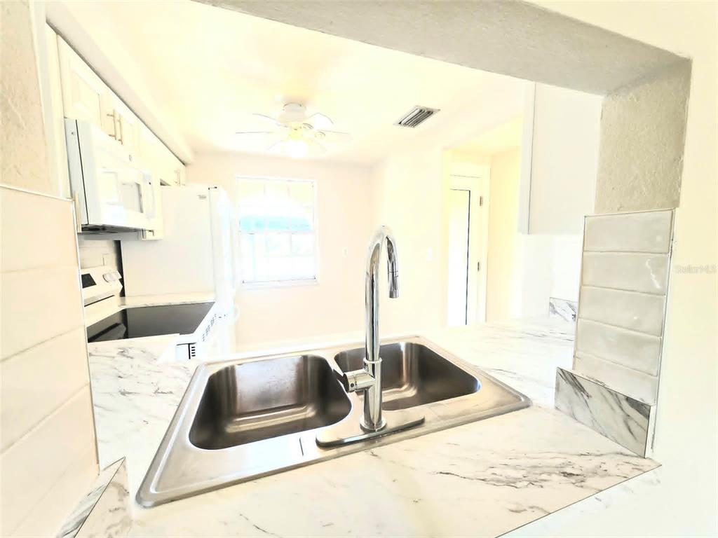 4213 Hampton Drive New Port Richey, FL 34652 - Photo 4 of 29