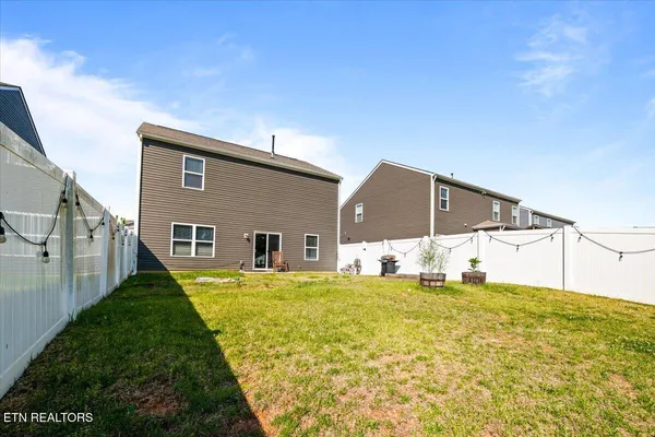 $399,900 | 8036 Dennis Fox Lane, Knoxville, TN 37938
