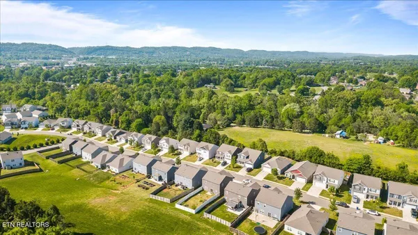$399,900 | 8036 Dennis Fox Lane, Knoxville, TN 37938