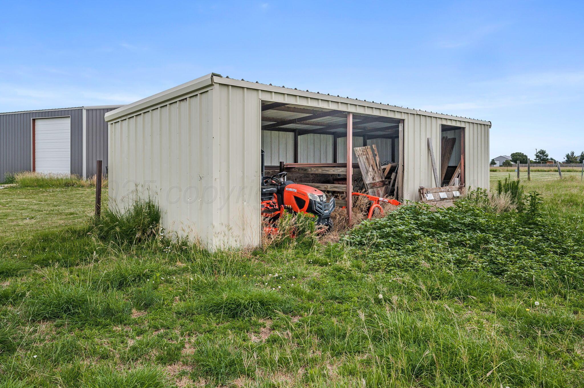 620 Lantana Road Amarillo, TX 79124 - Photo 21 of 34 Horse Stalls