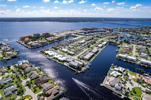$1,375 | 4009 Southeast 19th Avenue, Unit 3, Cape Coral, FL 33904