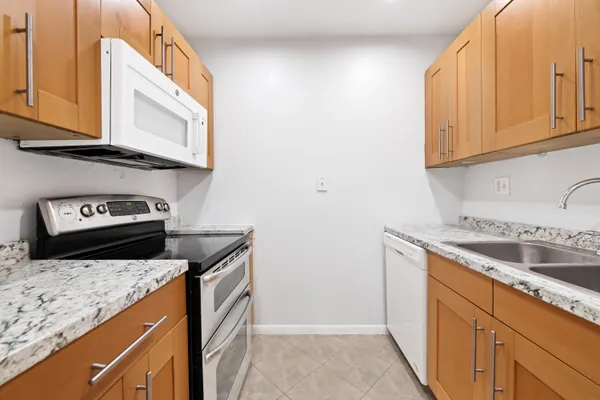 $1,600 | 4276 Northwest 89th Avenue, Unit 205, Coral Springs, FL 33065