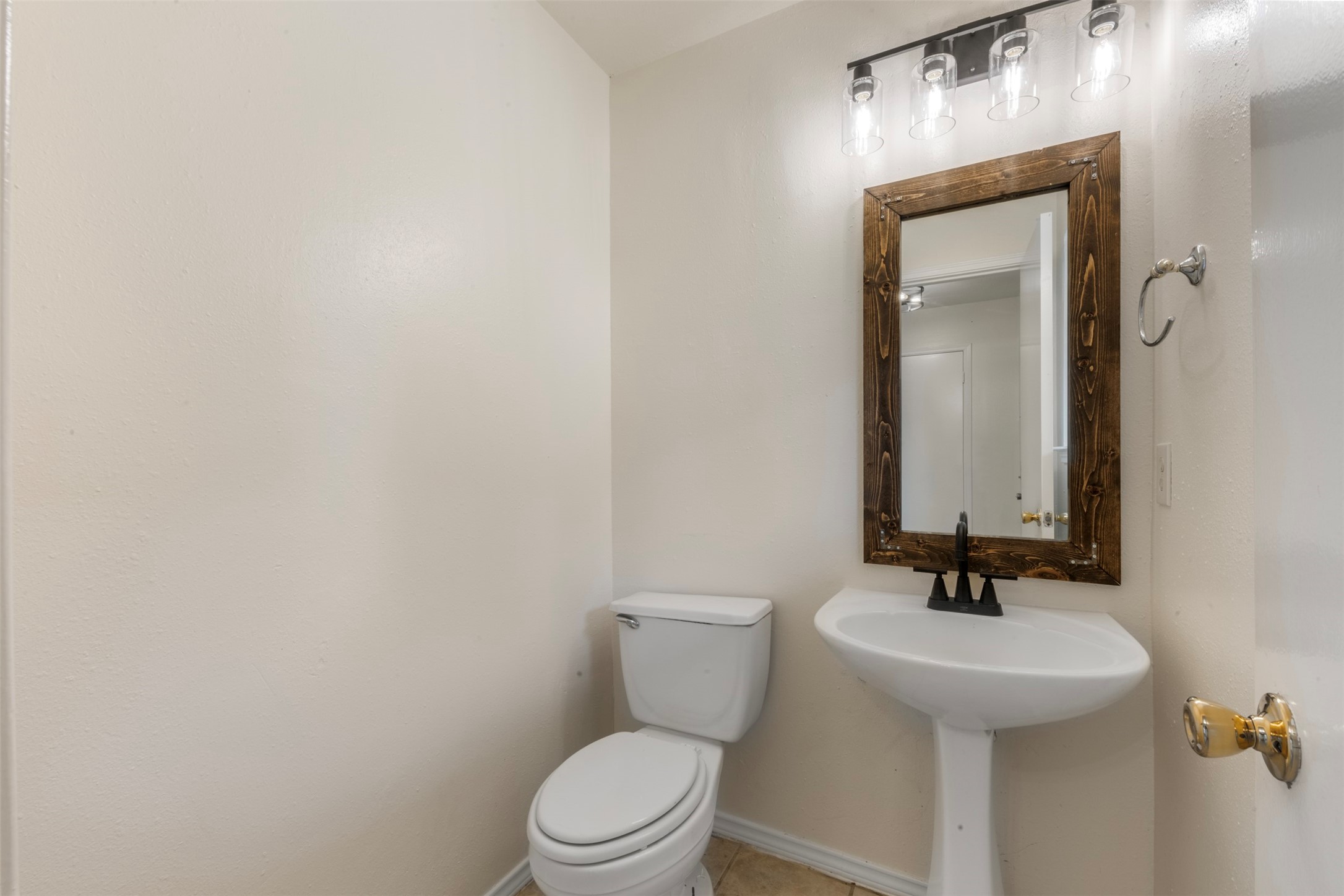 3722 Oaklace Drive Spring, TX 77389 - Photo 17 of 37 a bathroom with a toilet a sink and mirror