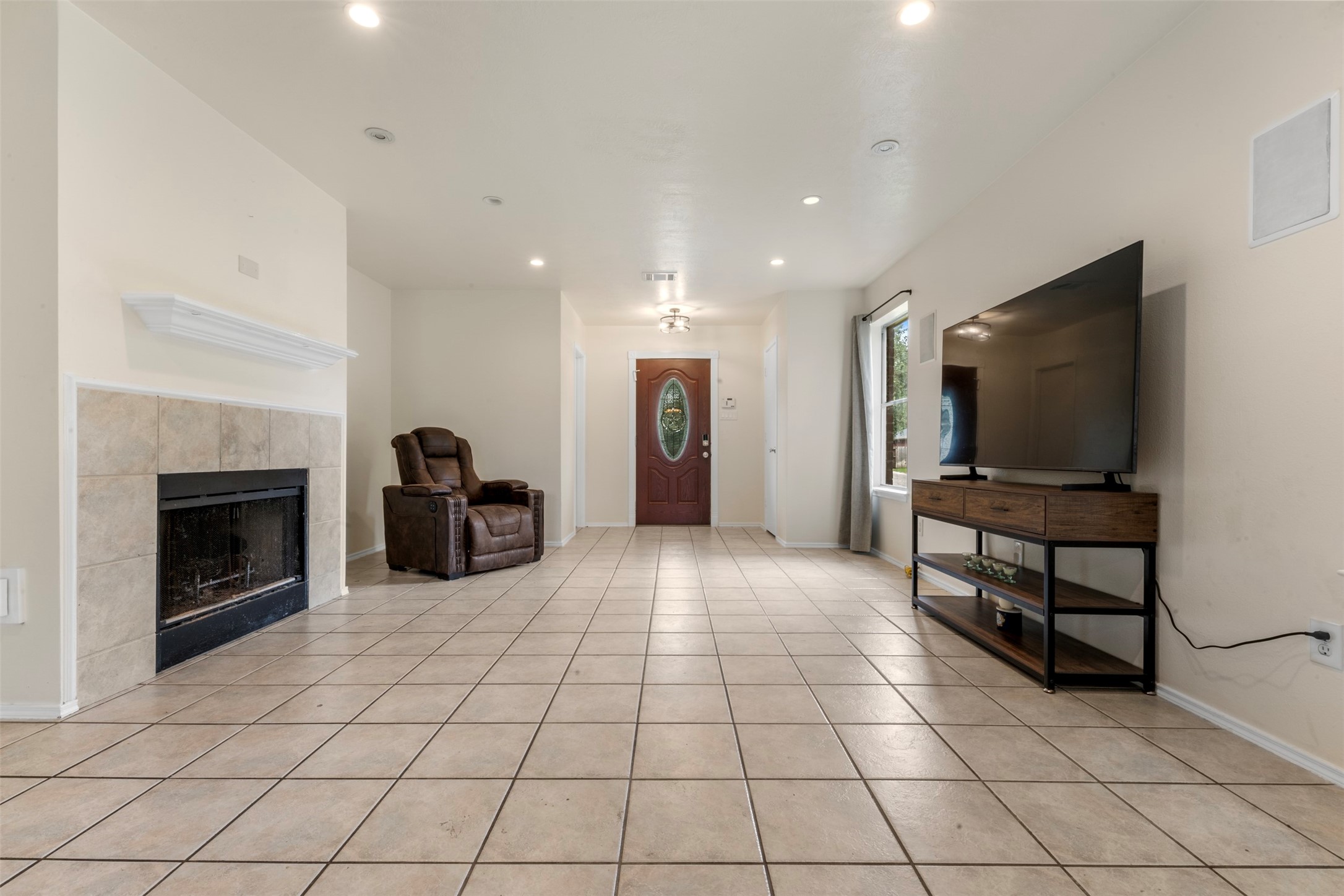3722 Oaklace Drive Spring, TX 77389 - Photo 6 of 37 a living room with furniture and a flat screen tv