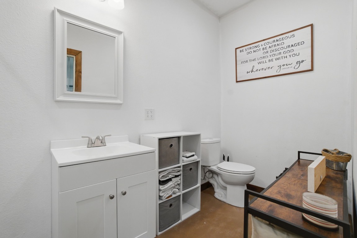 446 Hanson Road Onalaska, TX 77360 - Photo 23 of 27 bathroom