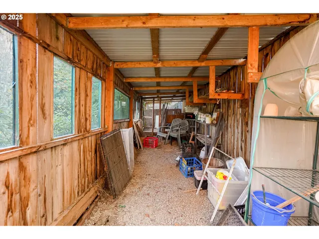 a view of a house with backyard and garden