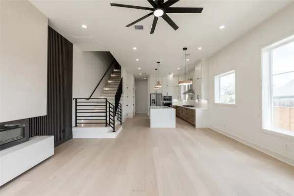 $719,000 | 1122 East 27th Street, Unit A, Houston, TX 77009