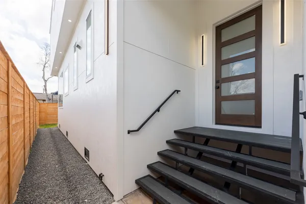 $719,000 | 1122 East 27th Street, Unit A, Houston, TX 77009