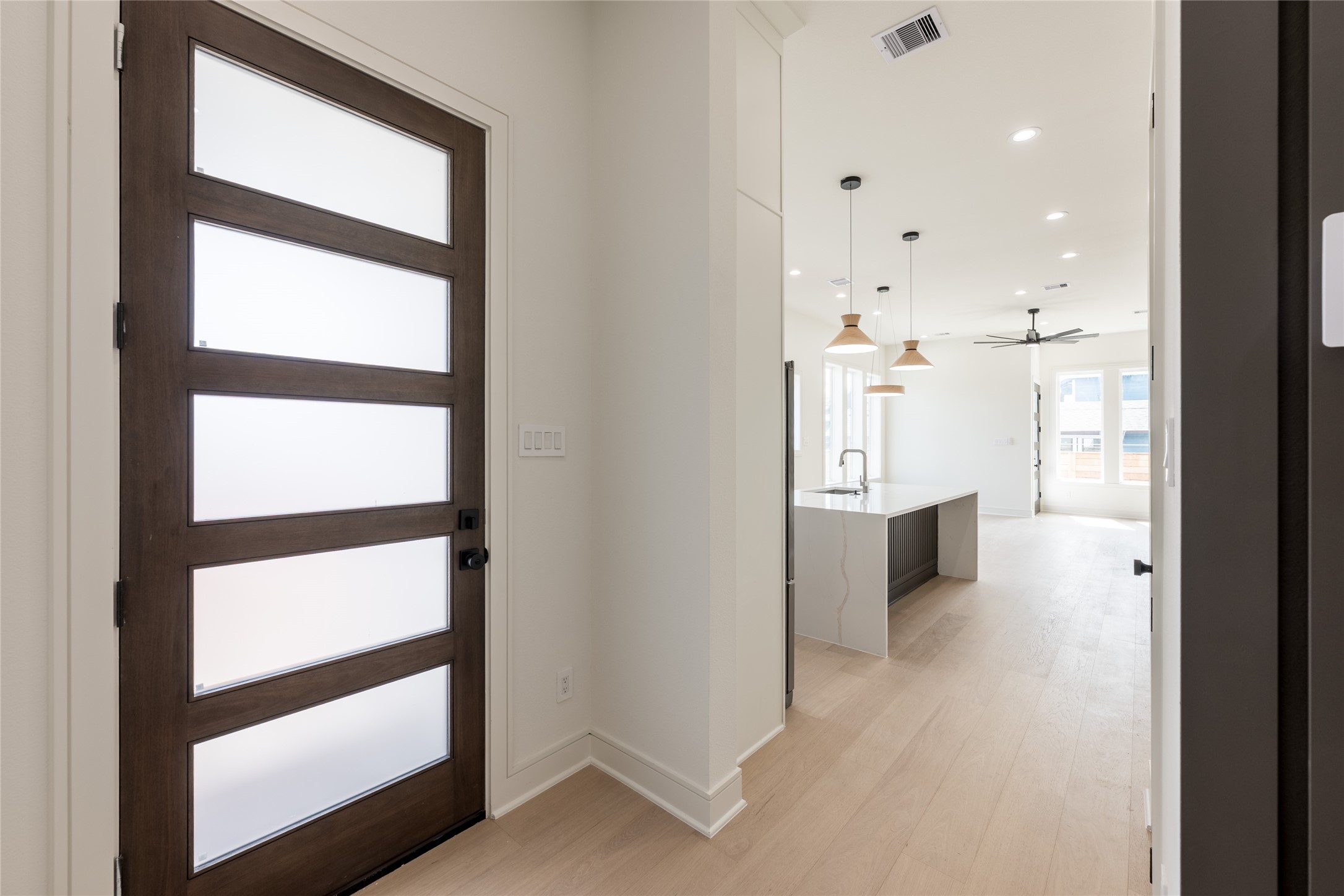 1122 East 27th Street, Unit A Houston, TX 77009 - Photo 3 of 44