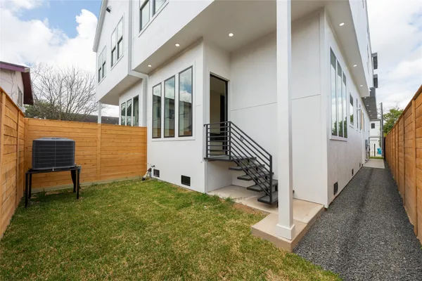 $719,000 | 1122 East 27th Street, Unit A, Houston, TX 77009