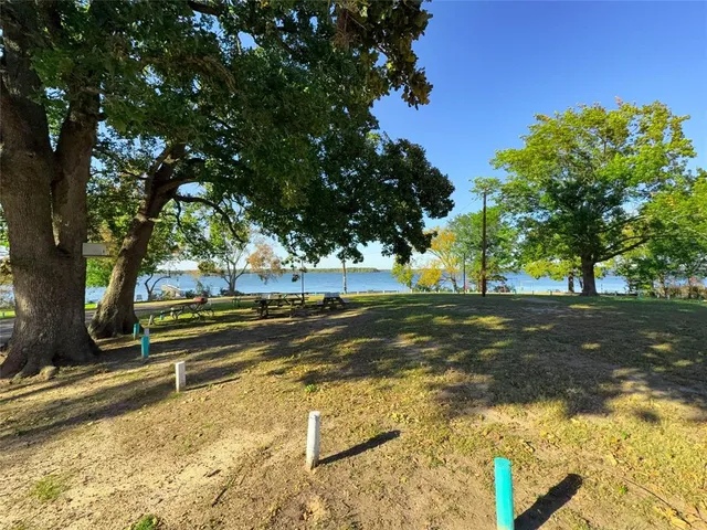 $200,000 | 10015 Shoreline Drive, Wills Point, TX 75169