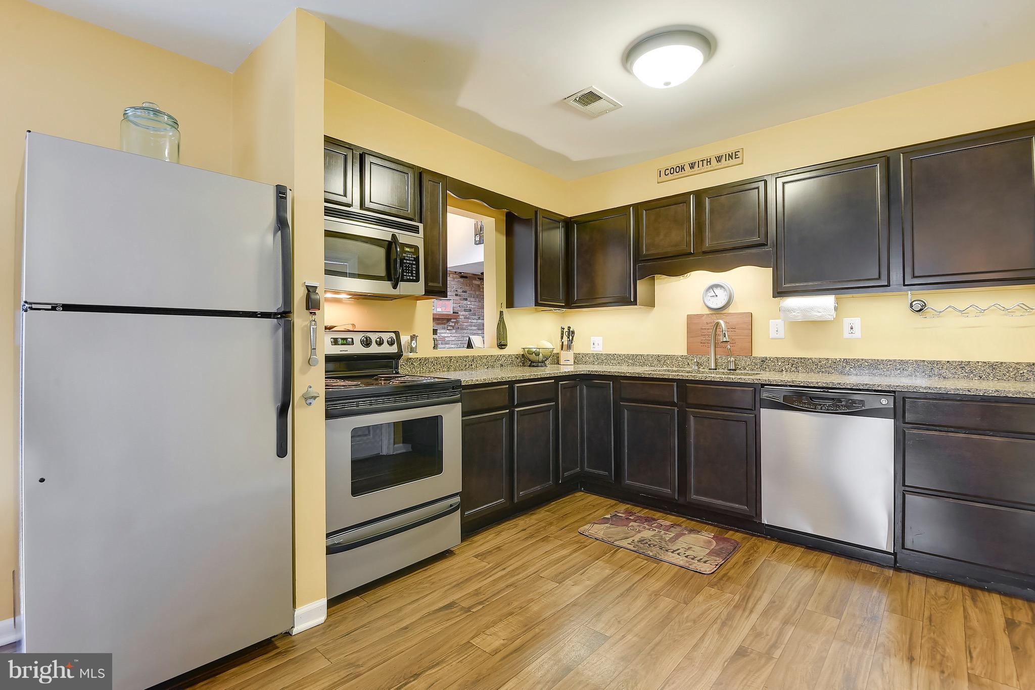 403 Silver Run Road Edgewater, MD 21037 - Photo 3 of 29 Kitchen with granite!
