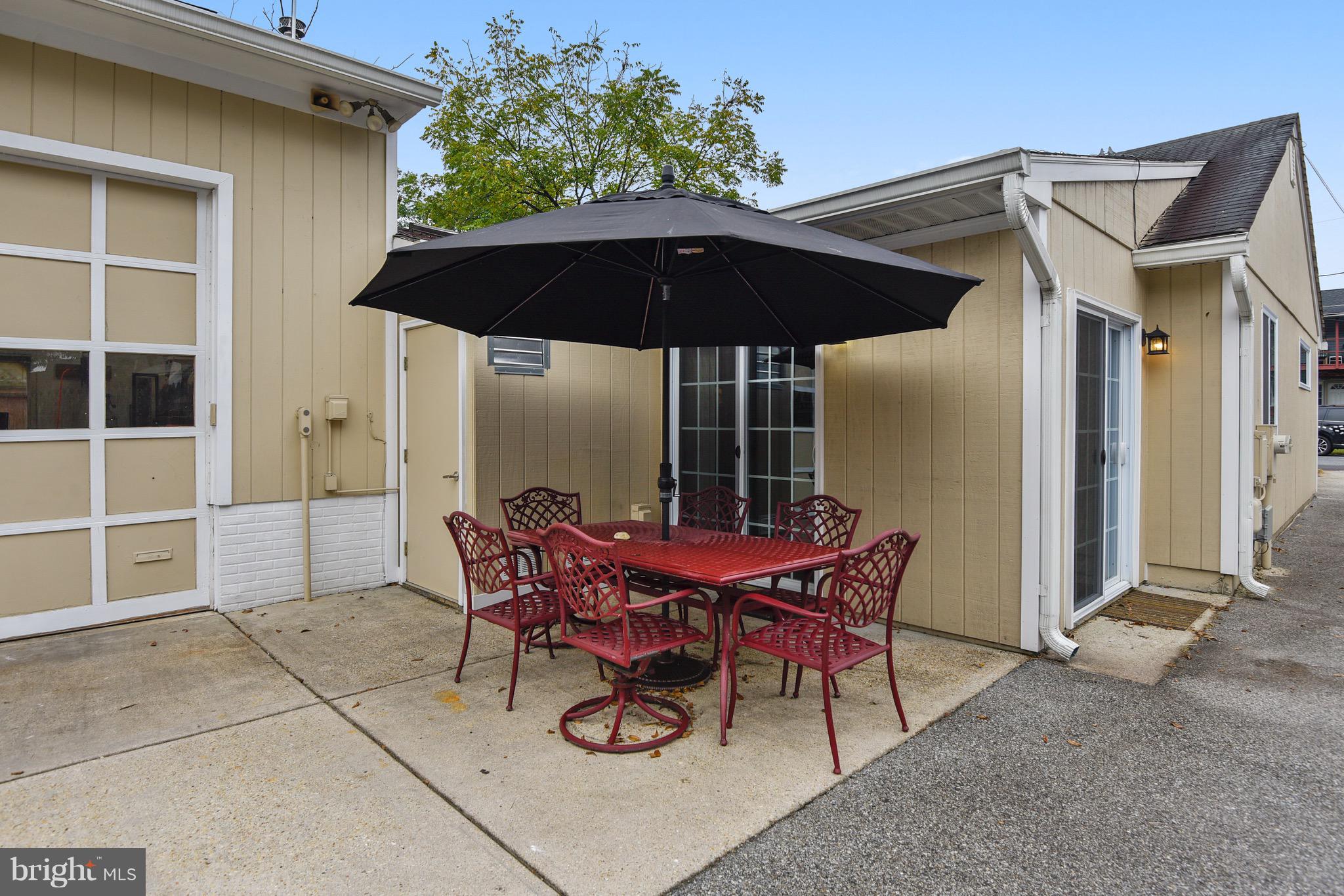 403 Silver Run Road Edgewater, MD 21037 - Photo 9 of 29 Private area to have a crab feed