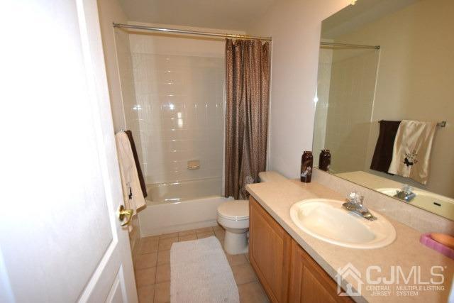 42 Timber Ridge Road North Brunswick, NJ 08902 - Photo 22 of 43 a bathroom with a sink a toilet and a large mirror