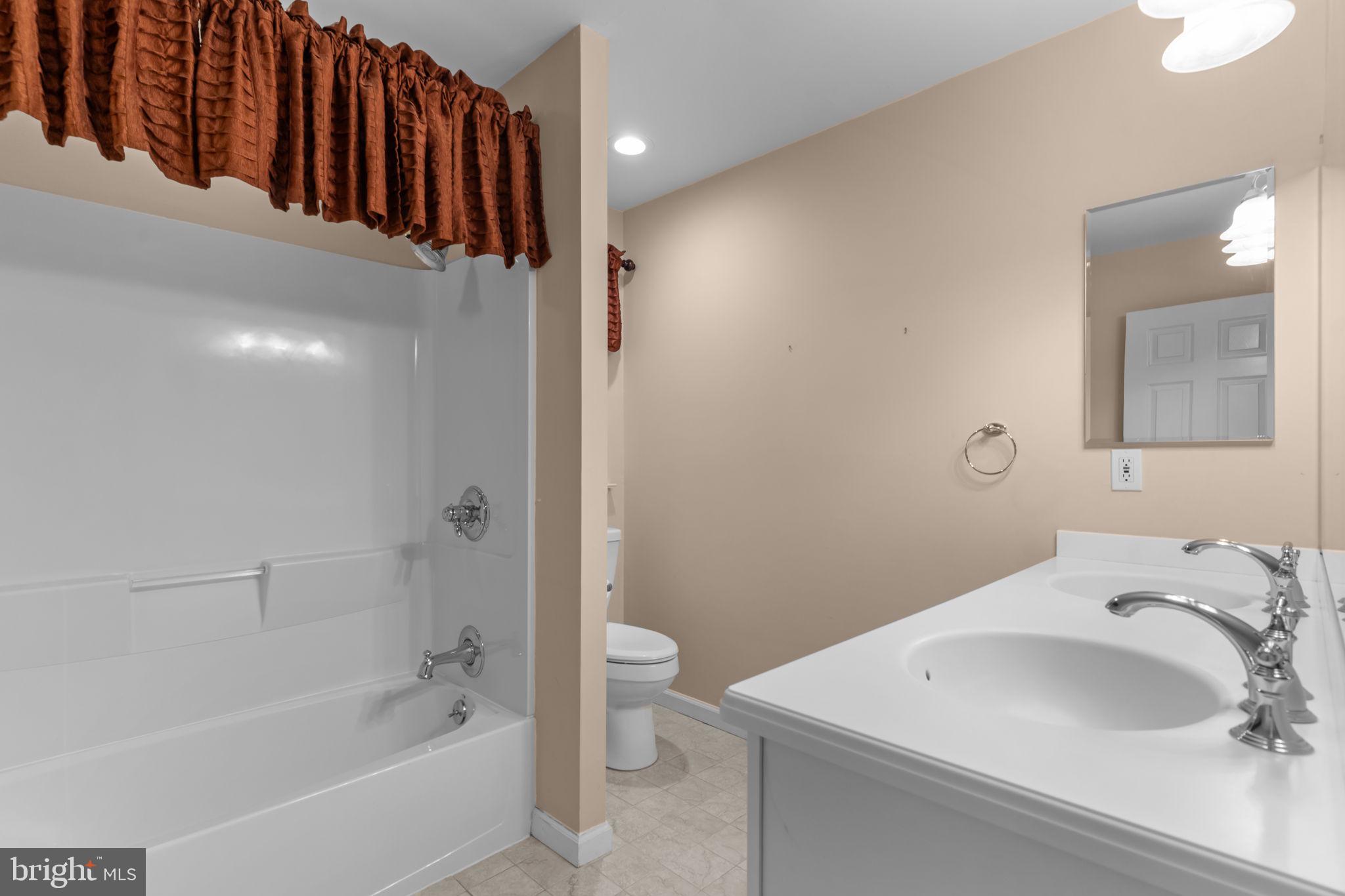 812 Green Ridge Circle Langhorne, PA 19053 - Photo 30 of 36 Fantastic Hall Bath