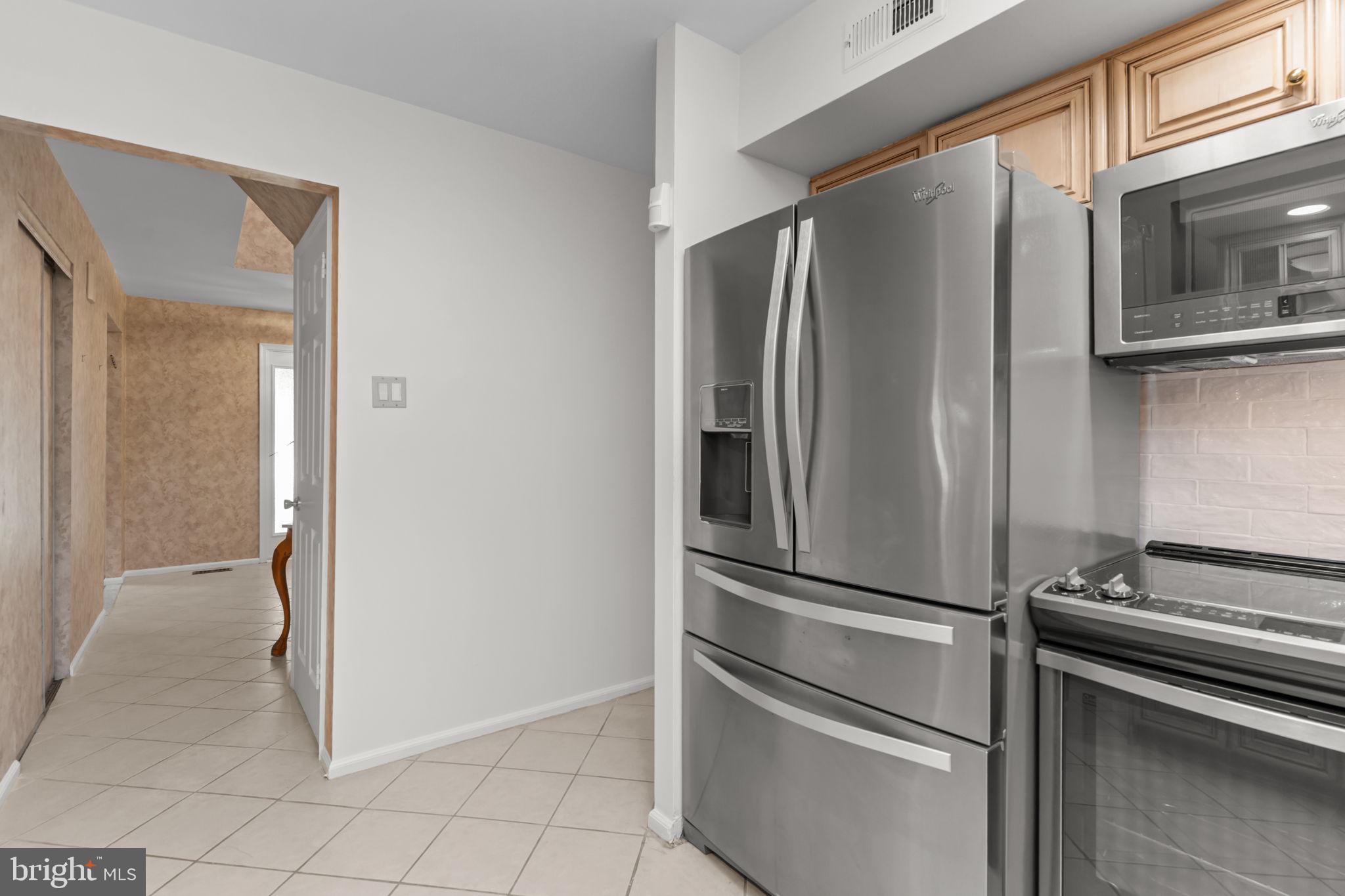 812 Green Ridge Circle Langhorne, PA 19053 - Photo 5 of 36 Stainless steel appliances