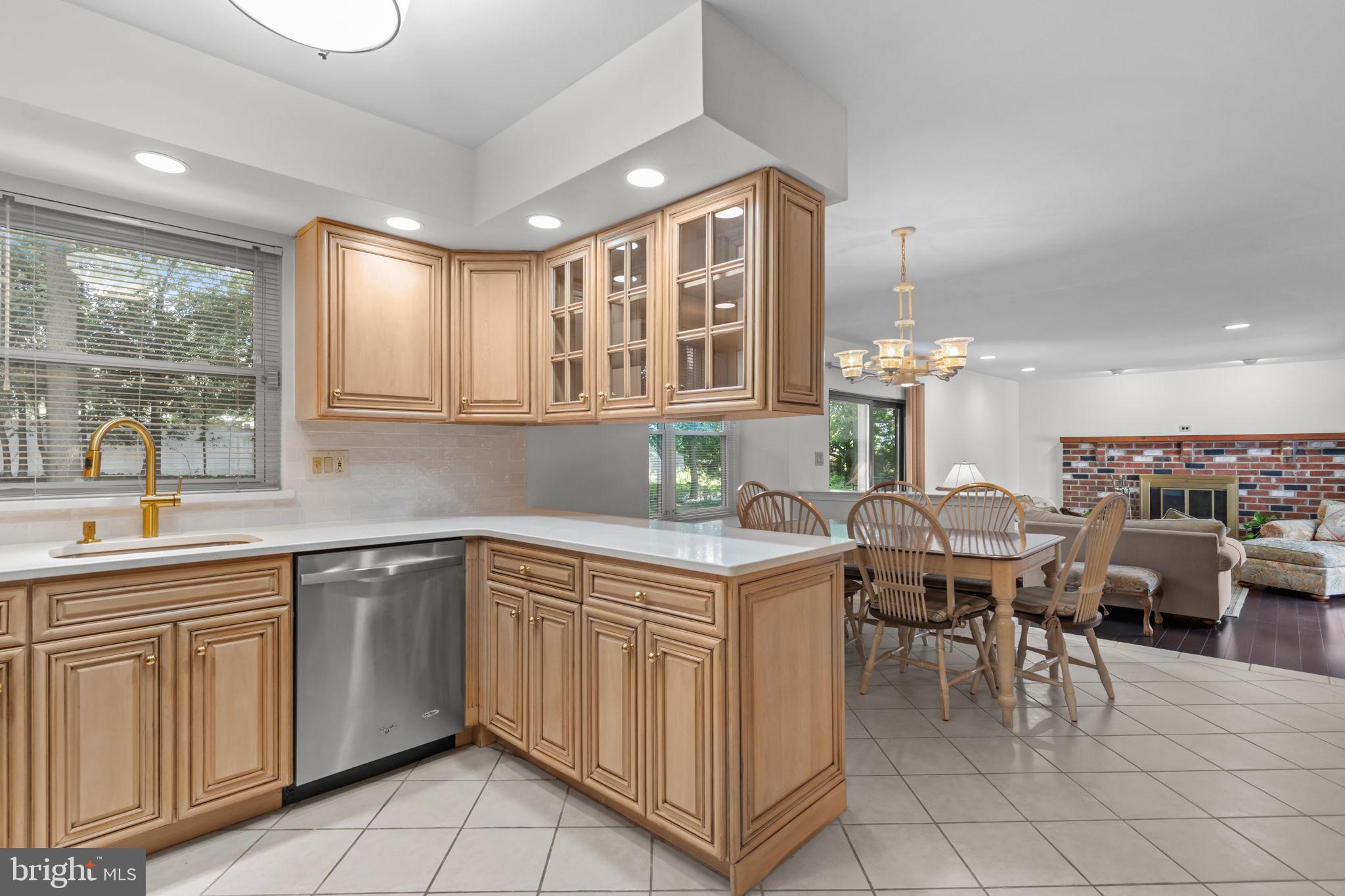 812 Green Ridge Circle Langhorne, PA 19053 - Photo 6 of 36 Beautiful cabinetry