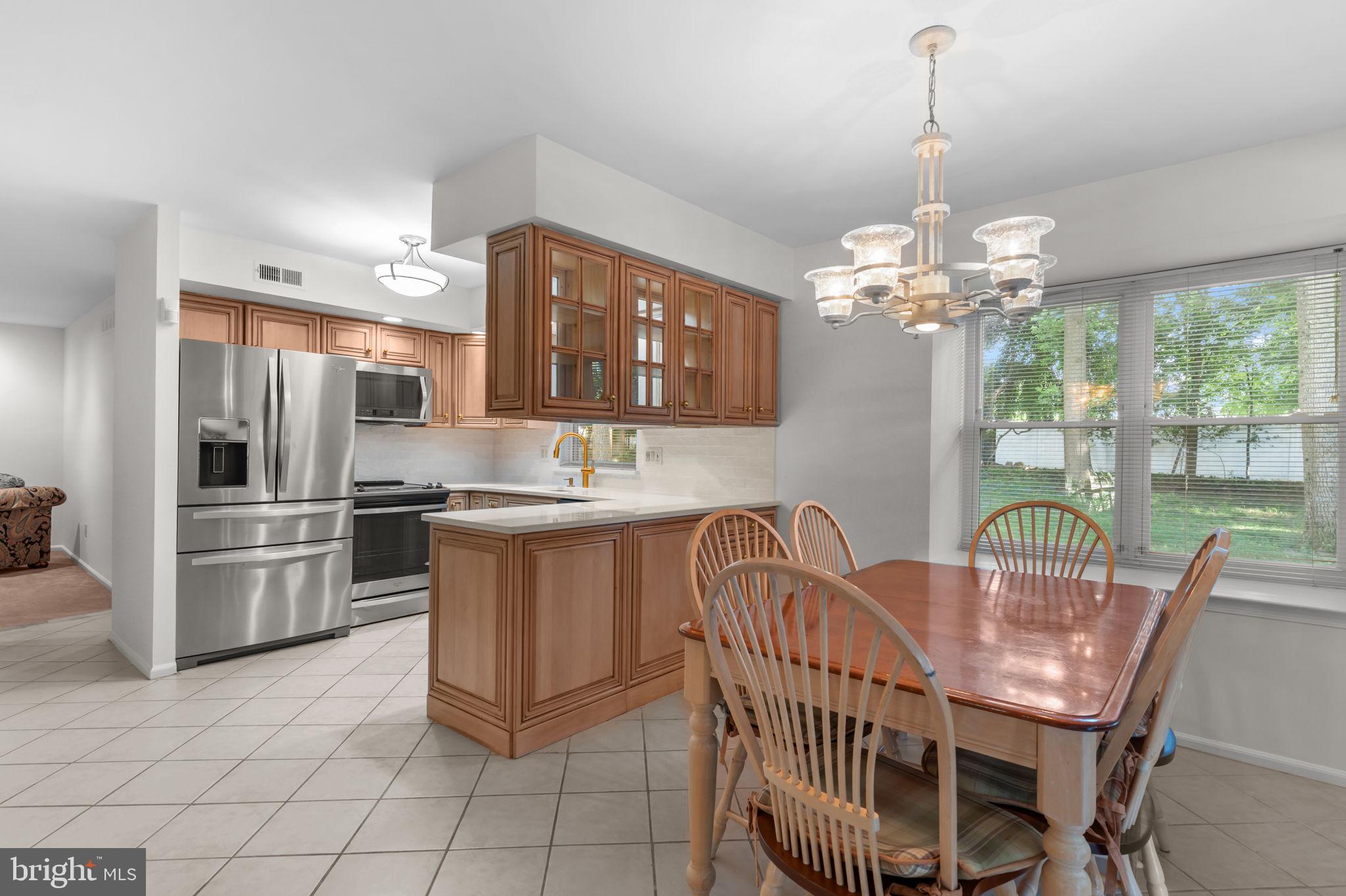 812 Green Ridge Circle Langhorne, PA 19053 - Photo 7 of 36 Kitchen/Breakfast Room