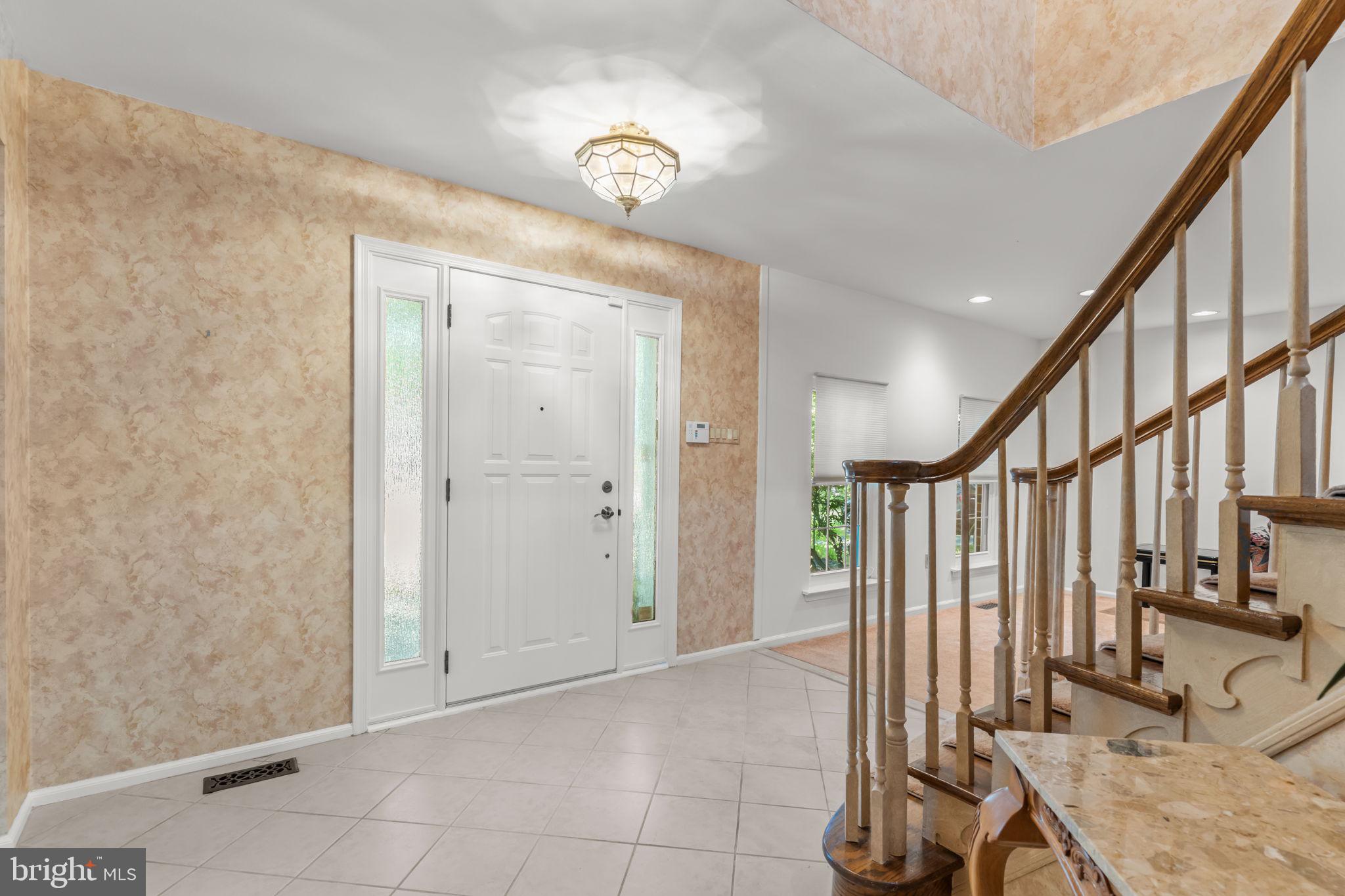 812 Green Ridge Circle Langhorne, PA 19053 - Photo 10 of 36 Grand entry