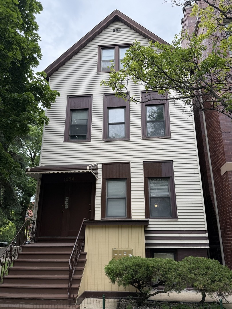1354 West George Street, Unit 1 Chicago, IL 60657 - Photo 1 of 18