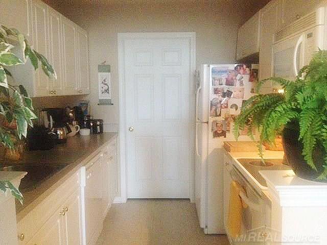 3597 Tremonte Circle Rochester, MI 48306 - Photo 7 of 10 31250205-6.JPG