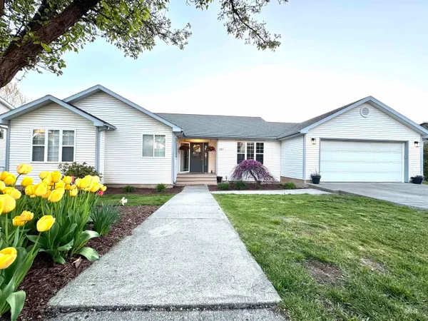 $699,900 | 237 Sunrise Drive, Moscow, ID 83843