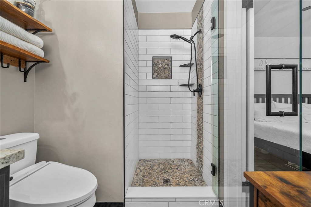 609 Cardinal Lane Redlands, CA 92374 - Photo 17 of 41 Executive Bathroom