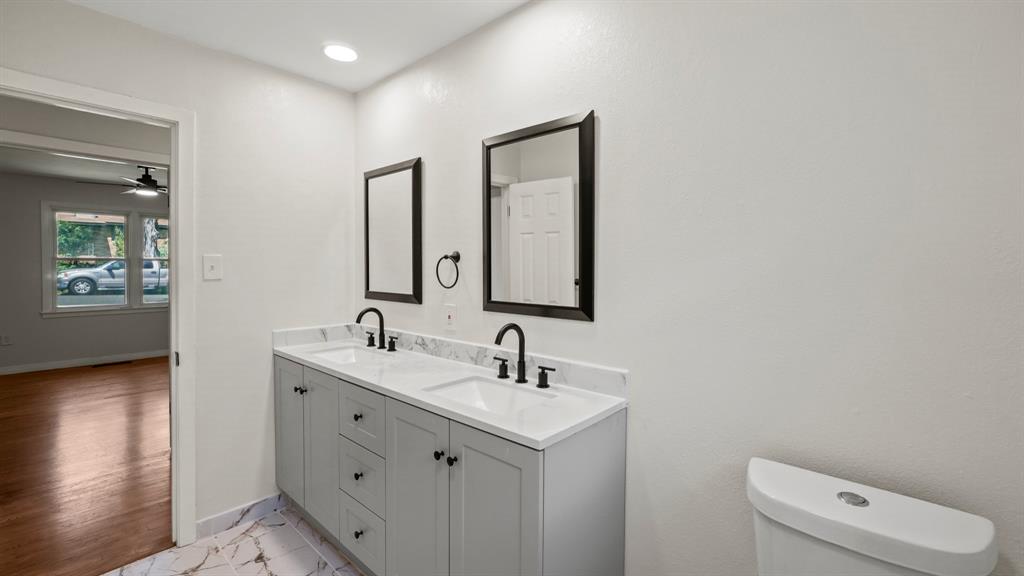4600 Robinwood Drive Waco, TX 76708 - Photo 10 of 24 a bathroom with a toilet a sink and mirror