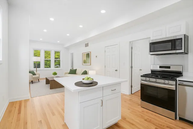 $3,100 | 2617 West Fullerton Avenue, Unit 2A, Chicago, IL 60647