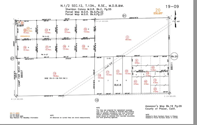 a black and white photo of a black and white photo