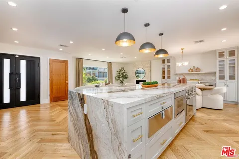 $1,795,000 | 6051 Sadring Avenue, Los Angeles, CA 91367