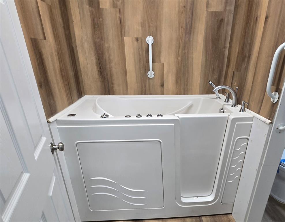 121 Arrowhead Quitman, TX 75783 - Photo 6 of 13 a utility room with dryer and washer