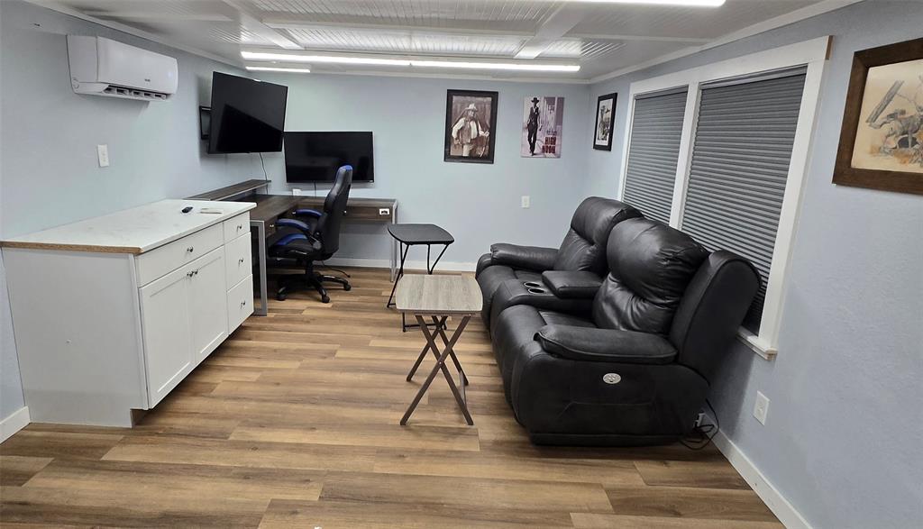 121 Arrowhead Quitman, TX 75783 - Photo 9 of 13 a living room with furniture and a rug