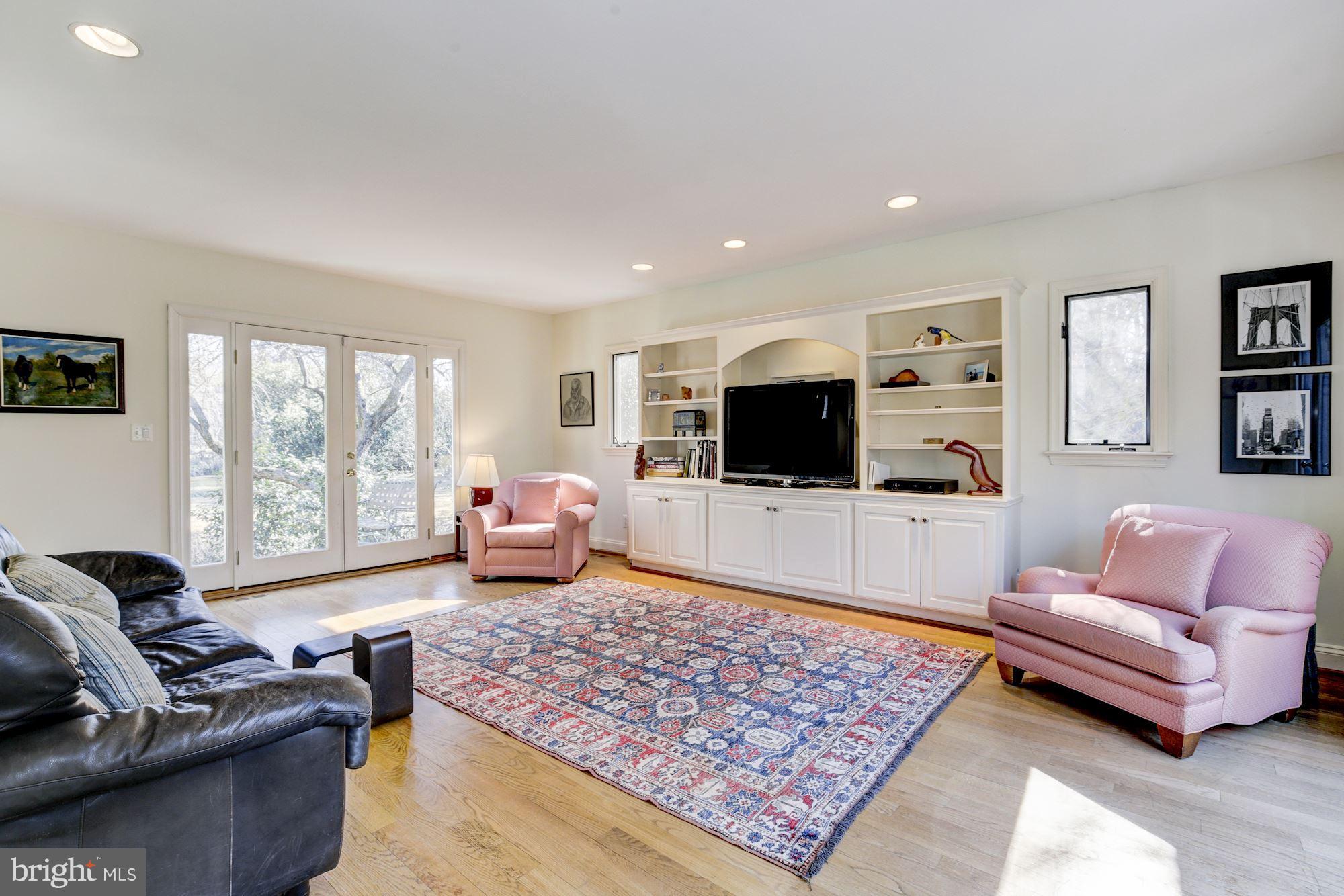 6800 Glenbrook Road Bethesda, MD 20814 - Photo 13 of 30 a living room with furniture and a flat screen tv