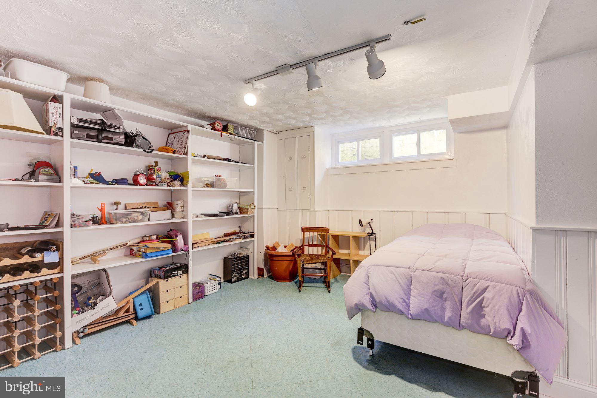6800 Glenbrook Road Bethesda, MD 20814 - Photo 29 of 30 a bedroom with a bed furniture and a book shelf