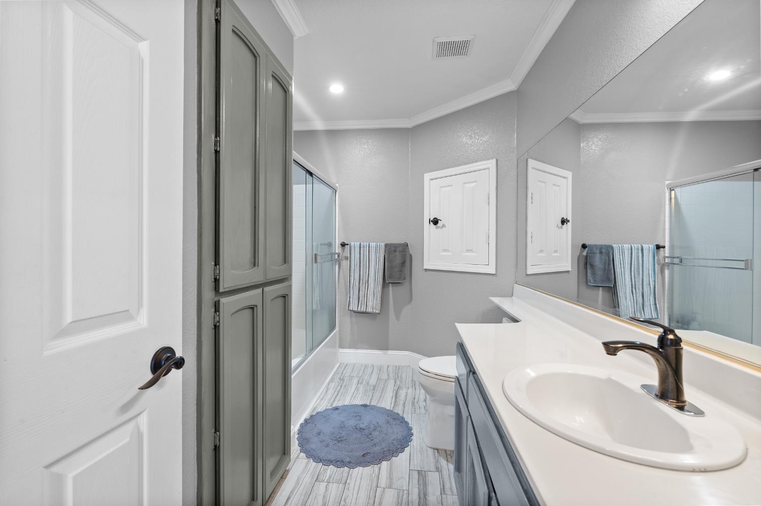 446 Port Street Los Banos, CA 93635 - Photo 32 of 55 Upstairs Hall Bathroom with Tub over Shower.