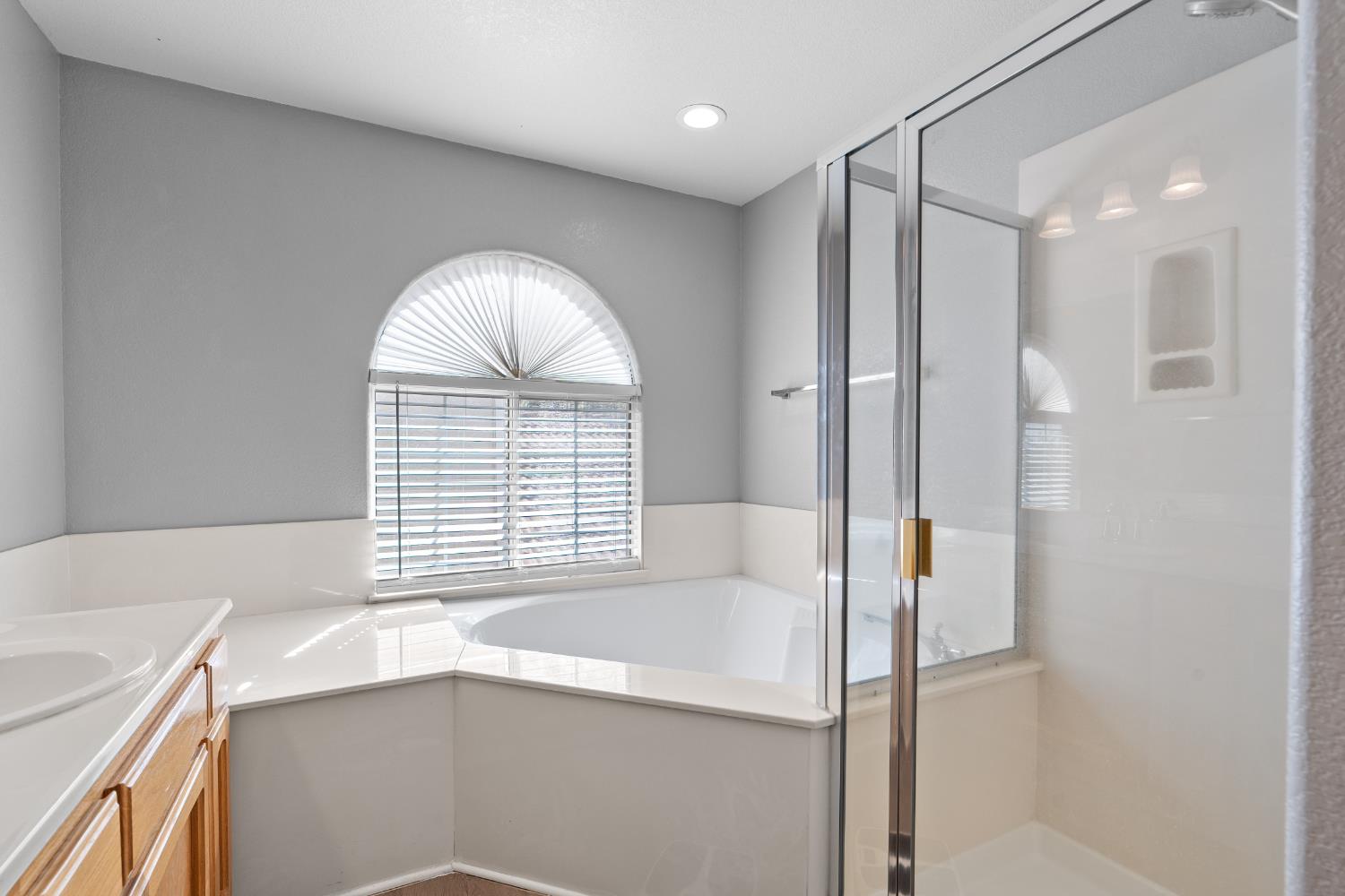 446 Port Street Los Banos, CA 93635 - Photo 42 of 55 Soaking Tub & Walk-in Shower.