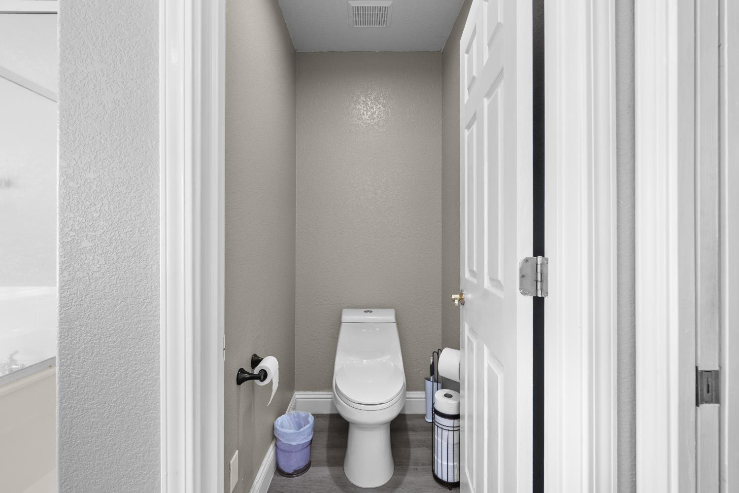 446 Port Street Los Banos, CA 93635 - Photo 43 of 55 Private "water closet" offering added privacy in the Master Bathroom.