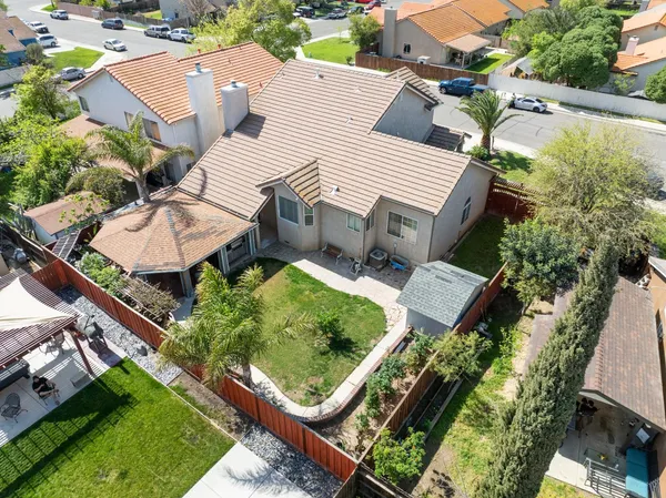 a view of a backyard with a fountain