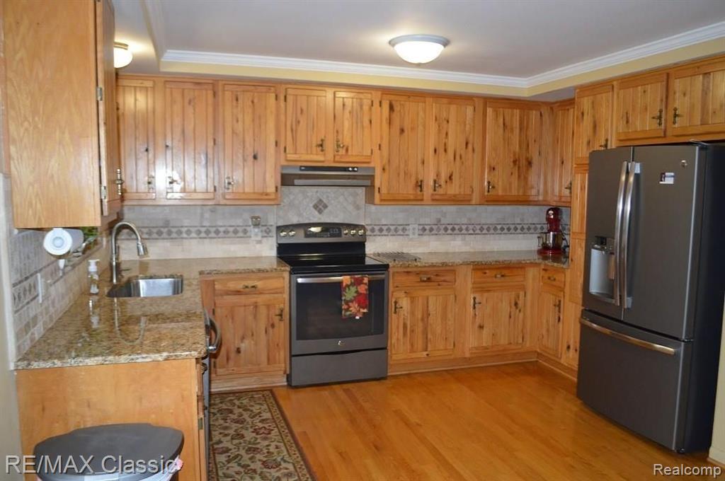 24720 Farmington Road Farmington Hills, MI 48336 - Photo 9 of 30